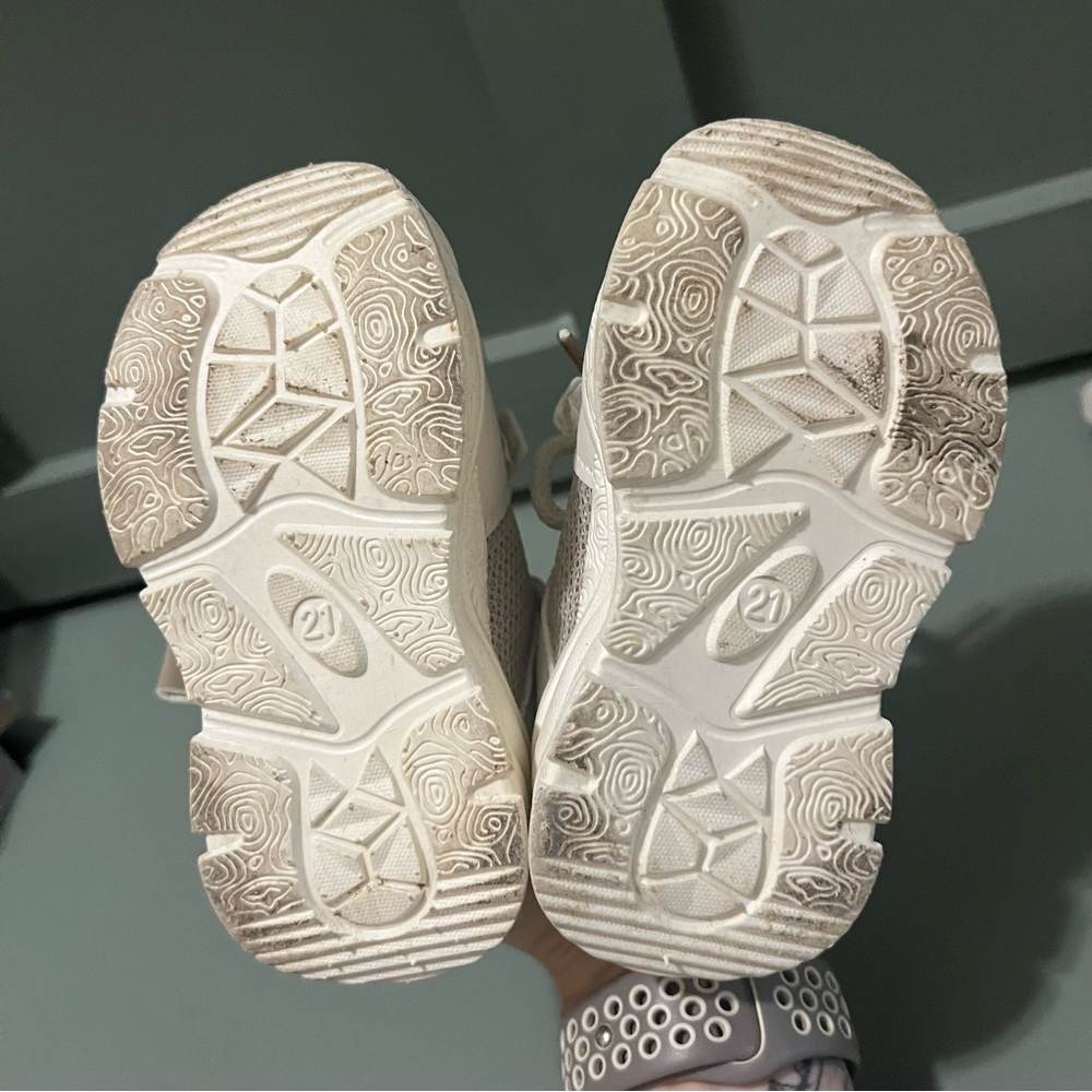 SHEIN Chunky Neutral Toddler Sneakers - Picture 5 of 6